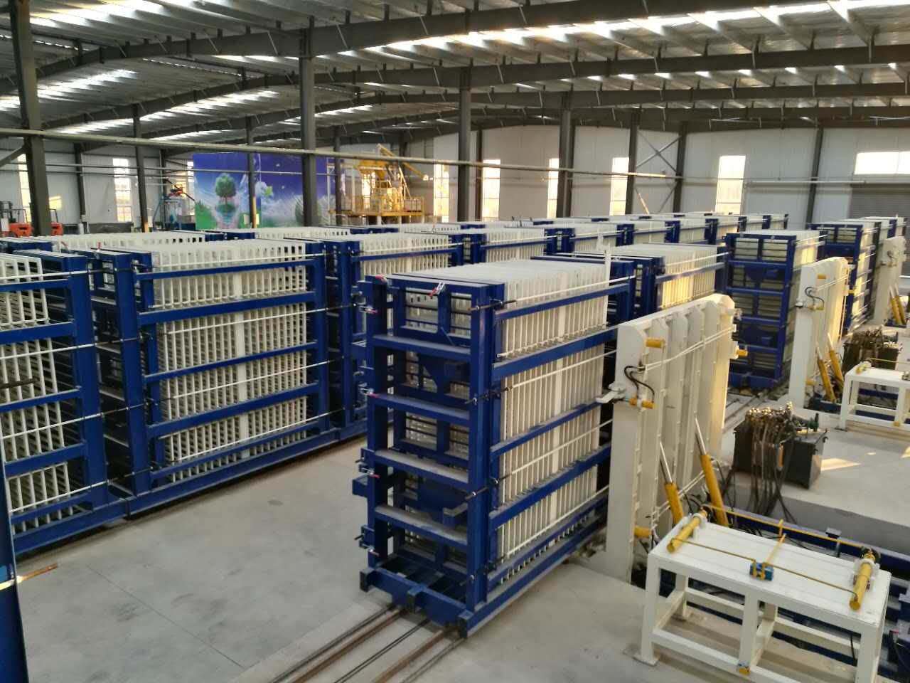 1630283071203606.jpg 20170221-江蘇宿遷立式復(fù)合板機(jī)生產(chǎn)現(xiàn)場(chǎng) (2).jpg